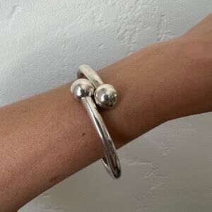 Modern MAGNOLIA Oval 925 Sterling Spring Hinge Double Ball Bangle Bracelet